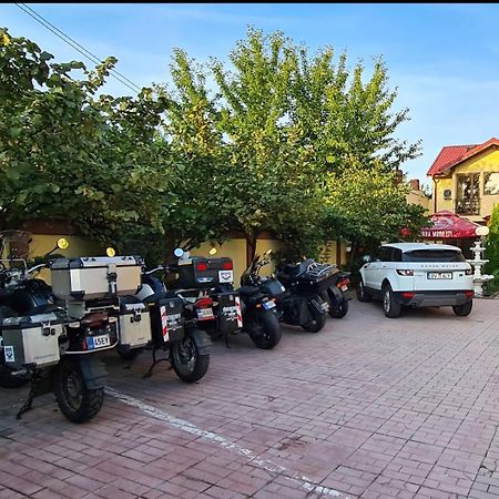 Hotel Sym Ploiesti Ngoại thất bức ảnh