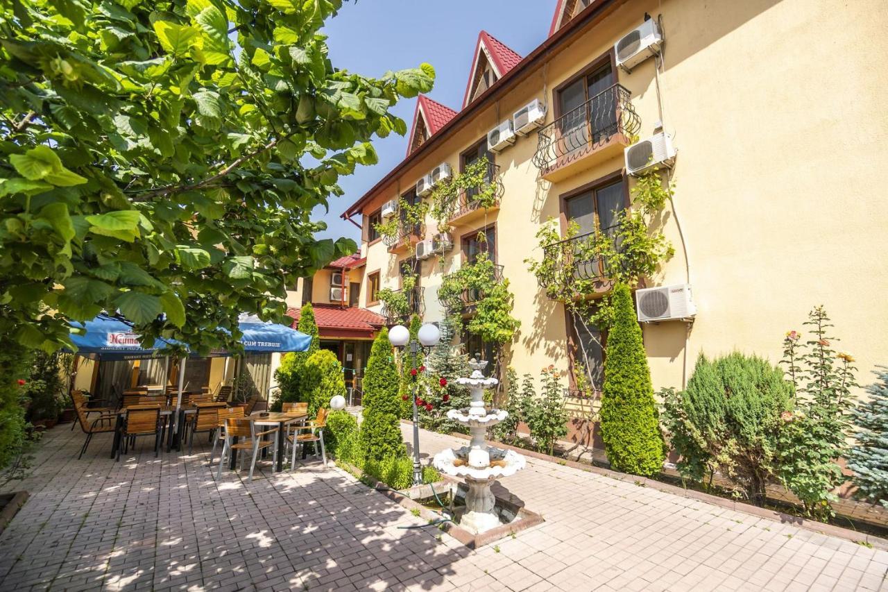 Hotel Sym Ploiesti Ngoại thất bức ảnh