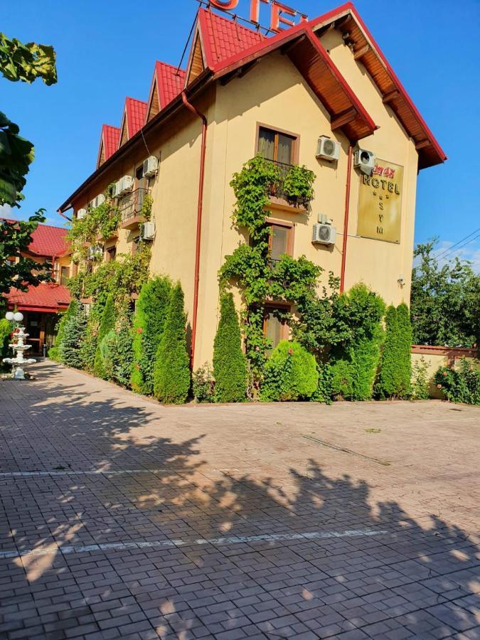Hotel Sym Ploiesti Ngoại thất bức ảnh