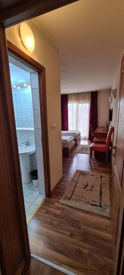 Hotel Sym Ploiesti Ngoại thất bức ảnh