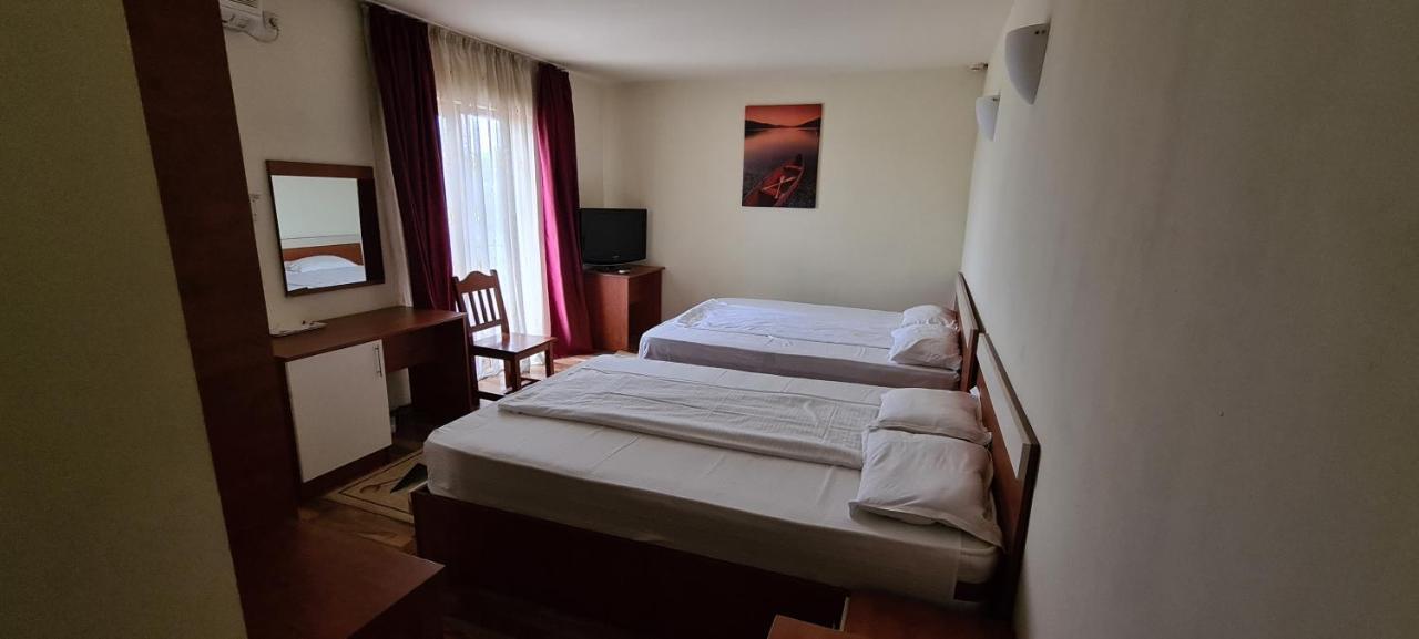 Hotel Sym Ploiesti Ngoại thất bức ảnh