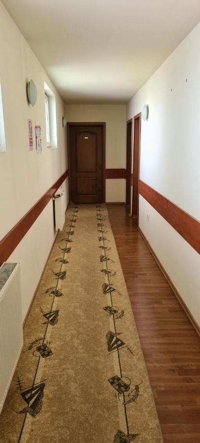 Hotel Sym Ploiesti Ngoại thất bức ảnh