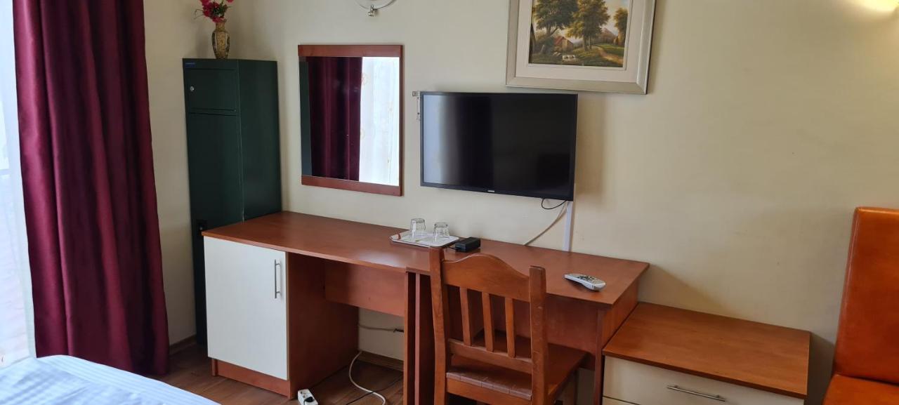 Hotel Sym Ploiesti Ngoại thất bức ảnh