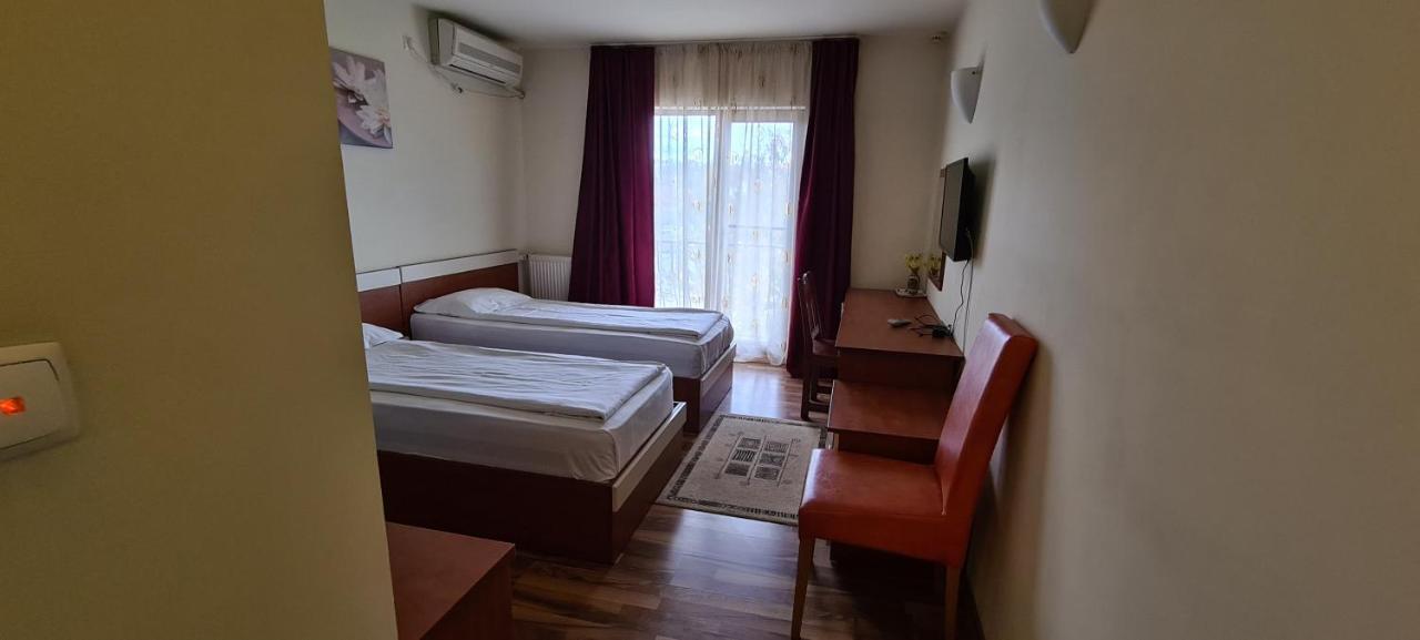 Hotel Sym Ploiesti Ngoại thất bức ảnh