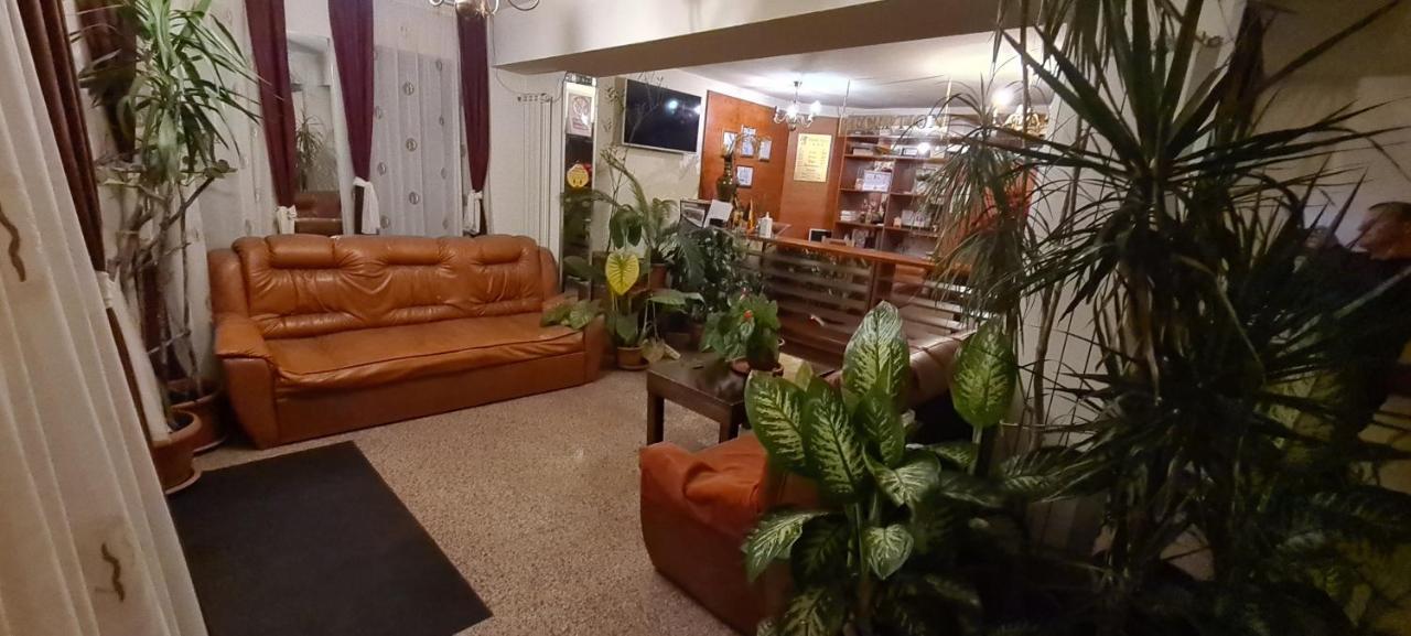 Hotel Sym Ploiesti Ngoại thất bức ảnh